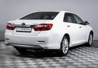 Подержанный автомобиль Toyota Camry Sedan 2013 года (5 фото)