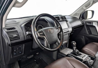 Подержанный автомобиль Toyota Land Cruiser Prado 2018 года (15 фото)
