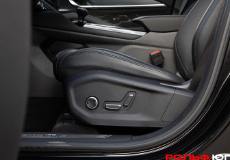 Подержанный автомобиль Geely Monjaro 2024 года (19 фото)