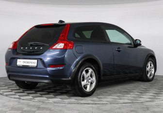 Подержанный автомобиль Volvo C30 2011 года (5 фото)