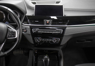 Подержанный автомобиль BMW X1 2020 года (15 фото)