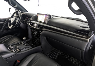 Подержанный автомобиль Lexus LX 2019 года (13 фото)