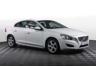 Подержанный автомобиль Volvo S60 2012 года (3 фото)