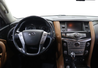 Подержанный автомобиль Infiniti QX80 2018 года (16 фото)