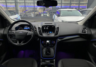Подержанный автомобиль Ford Kuga 2018 года (11 фото)
