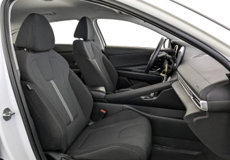 Подержанный автомобиль Hyundai Elantra Sedan 2022 года (24 фото)
