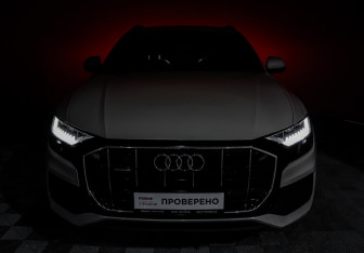 Подержанный автомобиль Audi Q8 2022 года (27 фото)