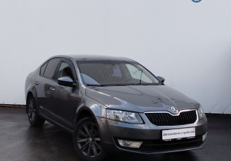 Подержанный автомобиль Skoda Octavia Liftback 2015 года (3 фото)