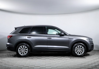Подержанный автомобиль Volkswagen Touareg 2019 года (4 фото)