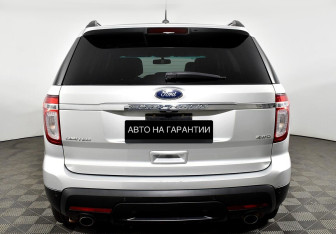 Подержанный автомобиль Ford Explorer 2015 года (4 фото)