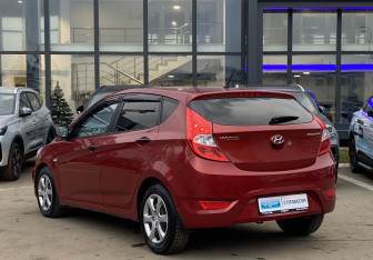 Подержанный автомобиль Hyundai Solaris Hatchback 2011 года (7 фото)