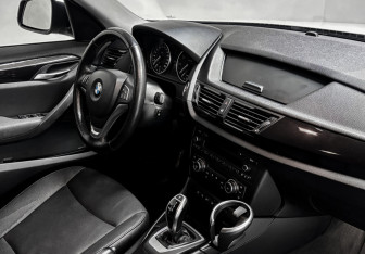 Подержанный автомобиль BMW X1 2012 года (6 фото)