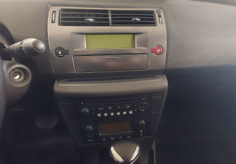 Подержанный автомобиль Citroen C4 Hatchback 2010 года (14 фото)