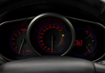 Подержанный автомобиль Mazda CX-7 2011 года (11 фото)