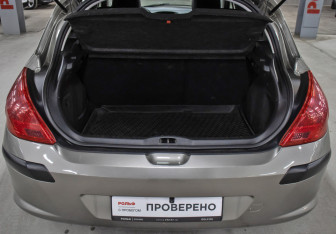 Подержанный автомобиль Peugeot 308 Hatchback 2010 года (10 фото)