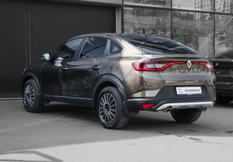 Подержанный автомобиль Renault Arkana 2019 года (6 фото)