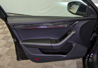 Подержанный автомобиль Skoda Octavia RS Wagon 2020 года (18 фото)