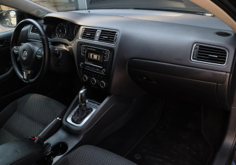 Подержанный автомобиль Volkswagen Jetta Sedan 2014 года (7 фото)