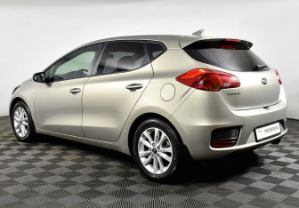 Подержанный автомобиль Kia Ceed Hatchback 2017 года (20 фото)