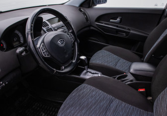 Подержанный автомобиль Kia Ceed Wagon 2007 года (10 фото)