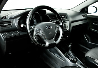 Подержанный автомобиль Kia Rio Sedan 2015 года (8 фото)