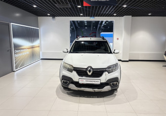 Подержанный автомобиль Renault Sandero 2020 года (6 фото)