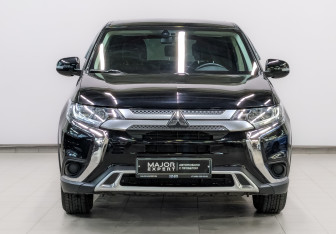 Подержанный автомобиль Mitsubishi Outlander 2019 года (2 фото)