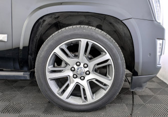 Подержанный автомобиль Cadillac Escalade Suv 2018 года (19 фото)