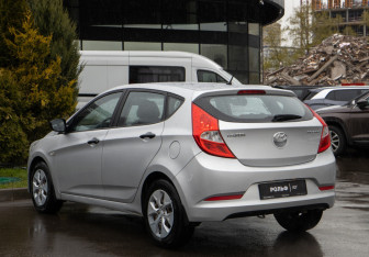 Подержанный автомобиль Hyundai Solaris Hatchback 2014 года (5 фото)