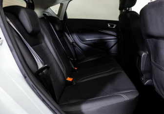 Подержанный автомобиль Ford Fiesta Hatchback 2017 года (15 фото)