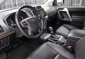 Подержанный автомобиль Toyota Land Cruiser Prado 2022 года (17 фото)