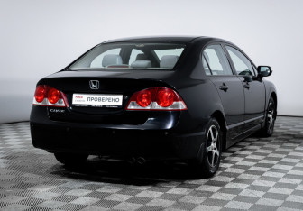 Подержанный автомобиль Honda Civic Sedan 2007 года (5 фото)