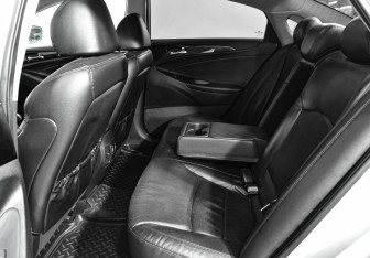 Подержанный автомобиль Hyundai Sonata 2012 года (15 фото)