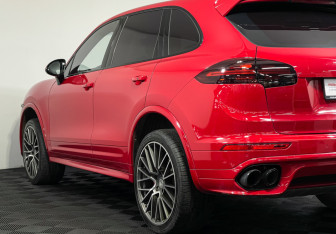 Подержанный автомобиль Porsche Cayenne 2013 года (24 фото)