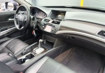Подержанный автомобиль Honda Crosstour 2014 года (9 фото)