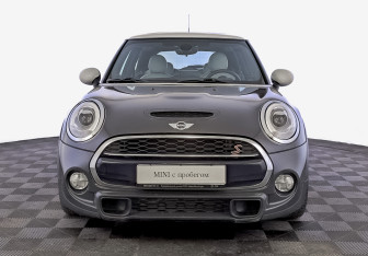 Подержанный автомобиль MINI Hatch 2016 года (2 фото)