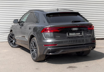 Подержанный автомобиль Audi Q8 2022 года (7 фото)