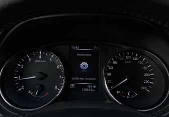 Подержанный автомобиль Nissan X-Trail 2017 года (27 фото)