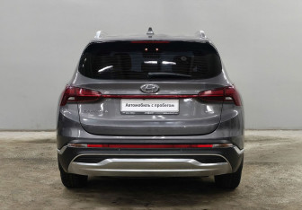 Подержанный автомобиль Hyundai Santa Fe 2021 года (6 фото)