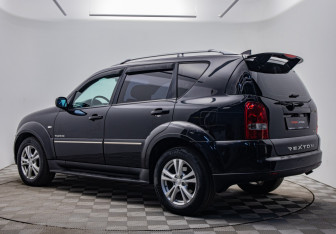 Подержанный автомобиль SsangYong Rexton 2011 года (3 фото)