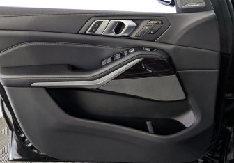 Подержанный автомобиль BMW X7 2022 года (19 фото)