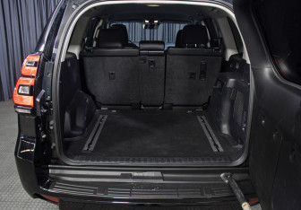 Подержанный автомобиль Toyota Land Cruiser Prado 2020 года (10 фото)