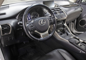 Подержанный автомобиль Lexus NX 2015 года (16 фото)