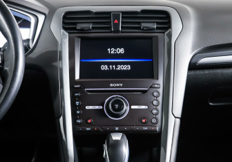 Подержанный автомобиль Ford Mondeo Sedan 2015 года (14 фото)