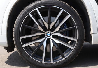 Подержанный автомобиль BMW X5 2020 года (29 фото)