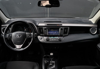 Подержанный автомобиль Toyota RAV4 2018 года (9 фото)