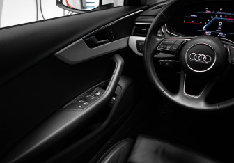 Подержанный автомобиль Audi A4 Sedan 2021 года (15 фото)