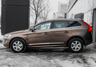 Подержанный автомобиль Volvo XC60 2013 года (8 фото)