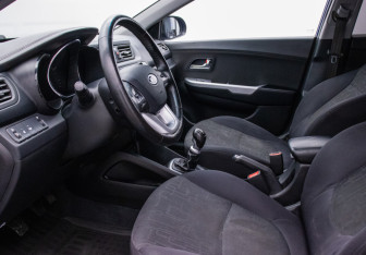 Подержанный автомобиль Kia Rio Hatchback 2012 года (10 фото)