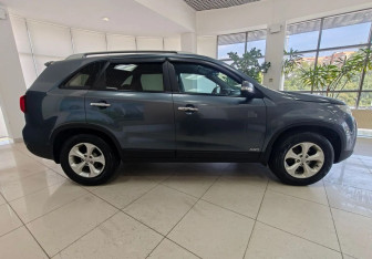 Подержанный автомобиль Kia Sorento 2014 года (4 фото)